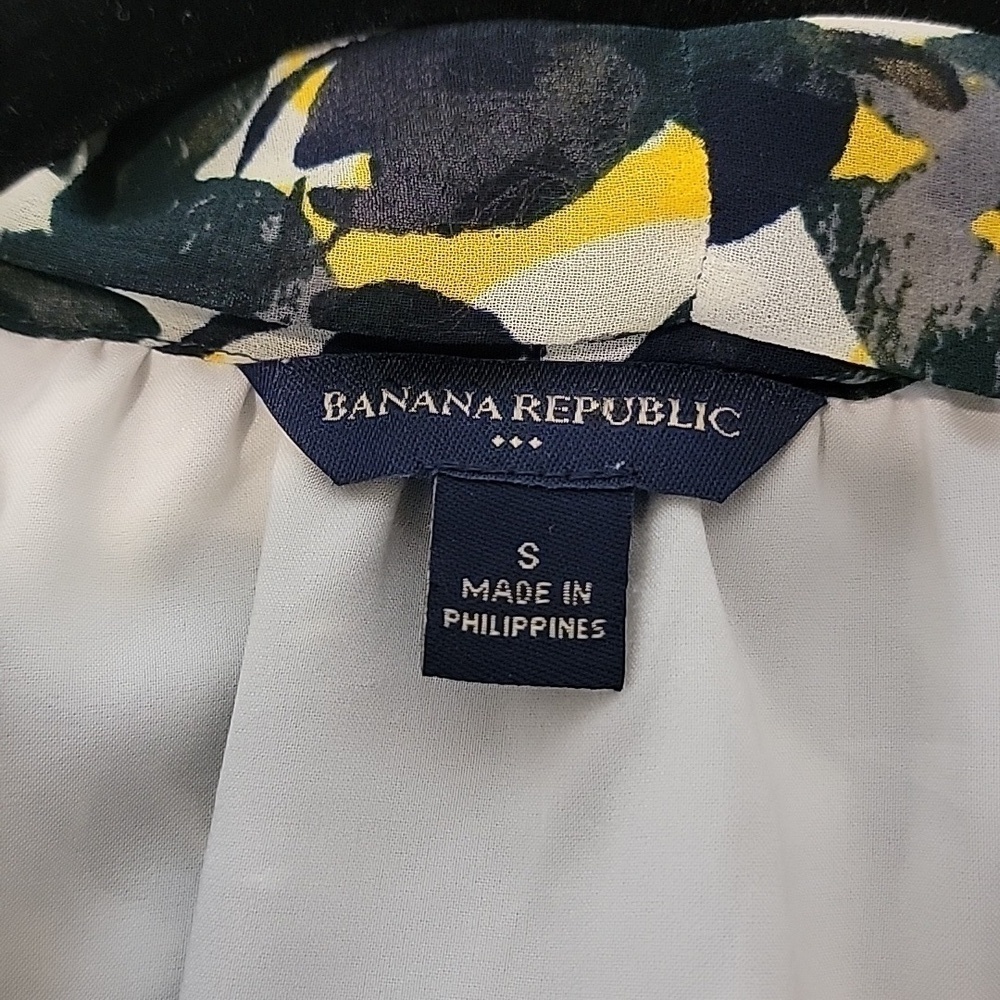 BANANA REPUBLIC sleeveless blouse in black, gray, ivory and yellow, size Small - Picture 4 of 6